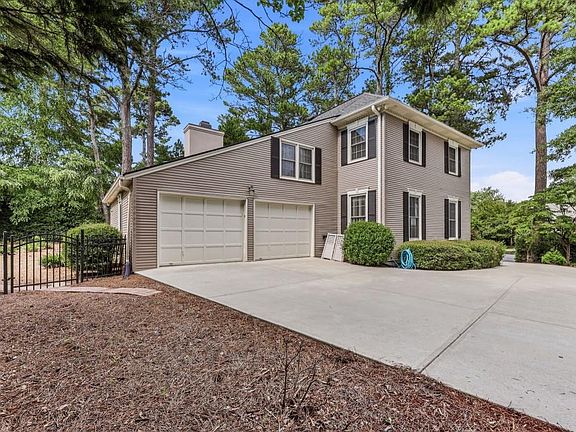 3rd image of 2859 Village Ct