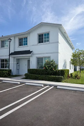 1081 NW 5th St Photo 1