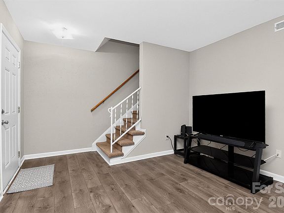 2nd image of 11117 Park Rd