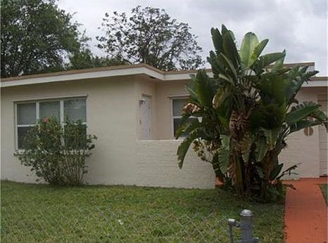 1st image of 790 NE 139th St