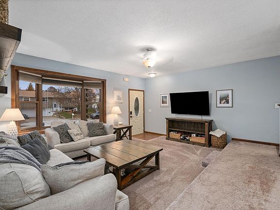 4th image of 3219 Pleasant Dr