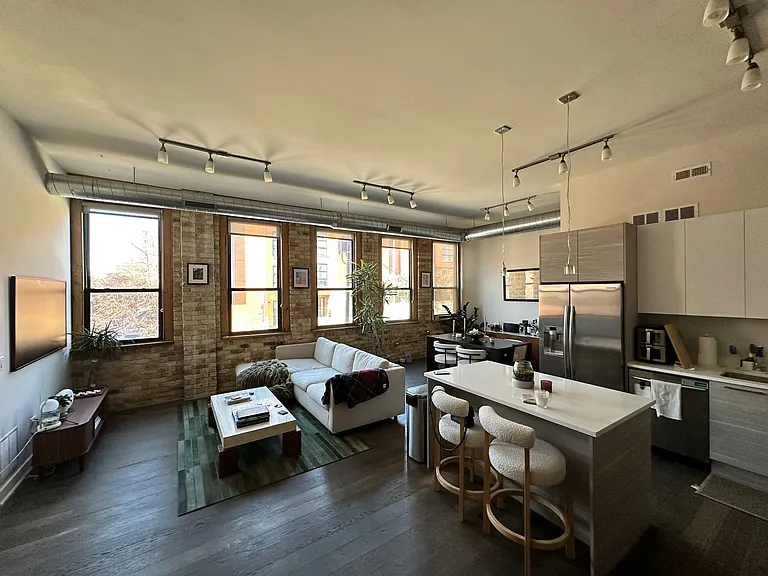 1755 N Damen Ave — Photo 8