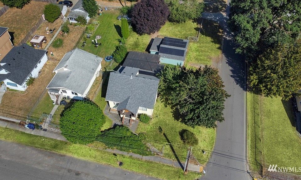 1st image of 4337 E E Street