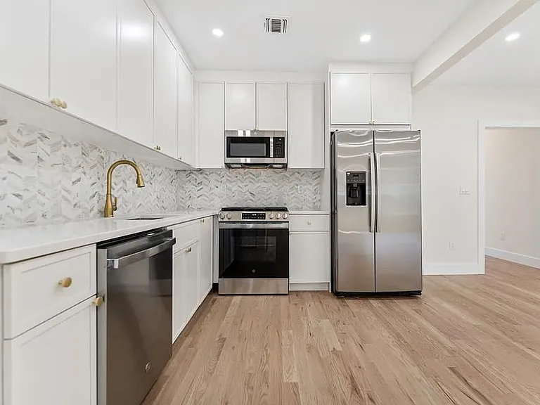 412 Davis Ave #1 — Photo 1