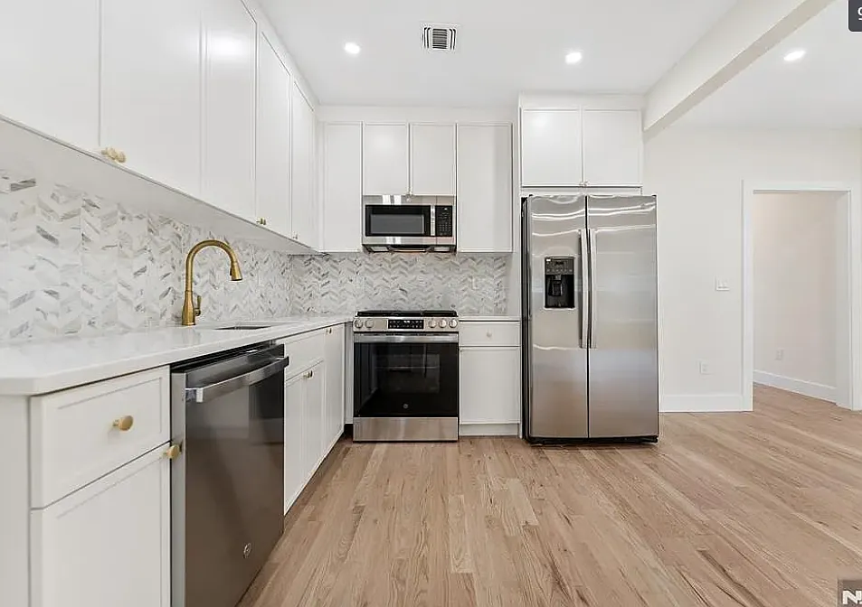 412 Davis Ave #1
