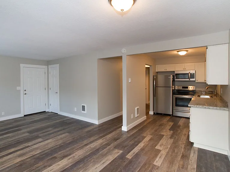 2600 NE Lombard St — Photo 15