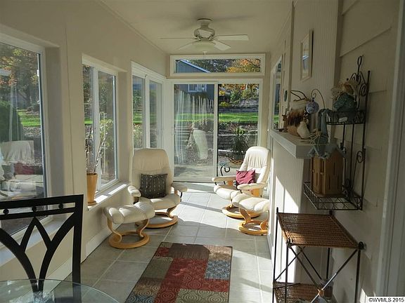 5th image of 1642 Sunrise Cres NW