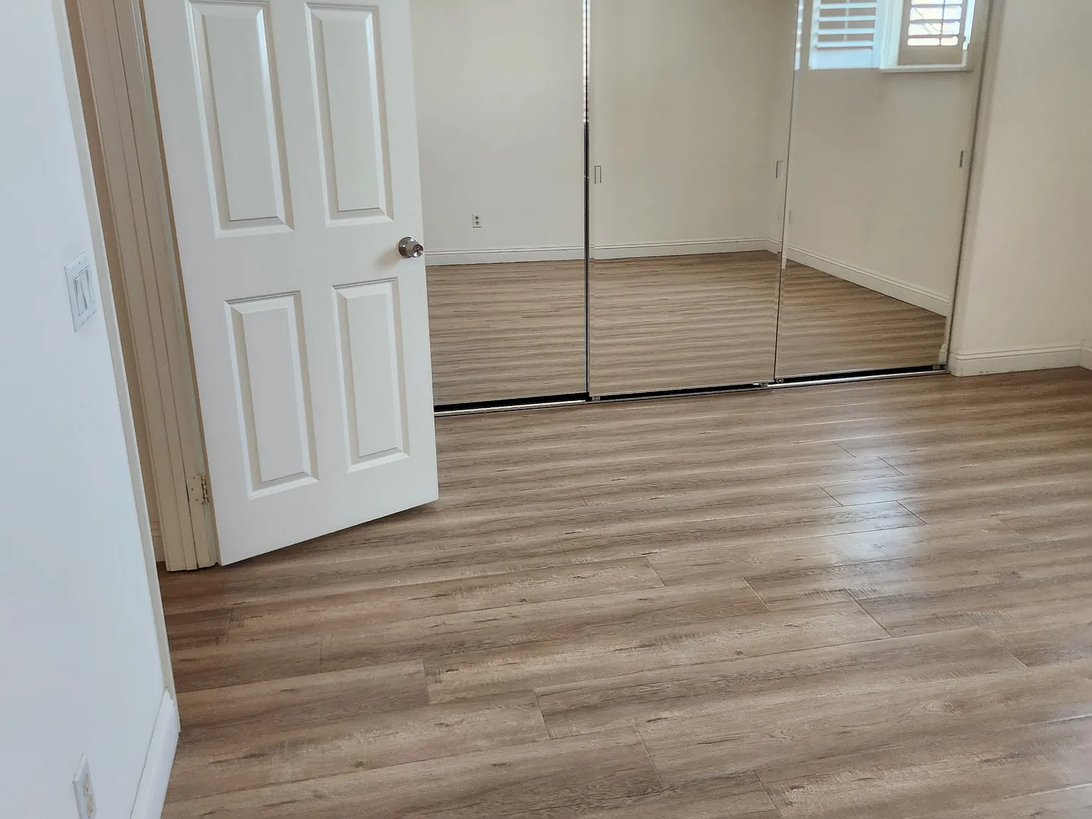 5 bed, 4999 sqft, $1,399 — Photo 1