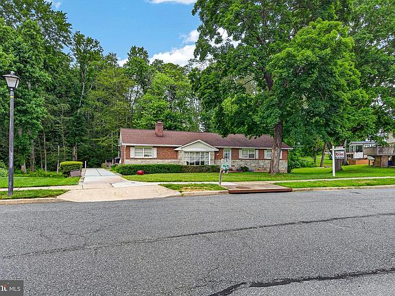 3rd image of 3 Linwood Ct