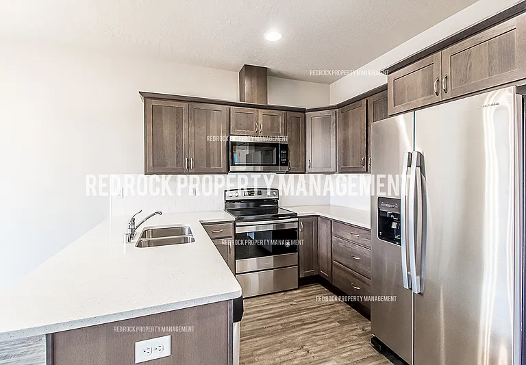 319 S Woodlawn Ln — Photo 13