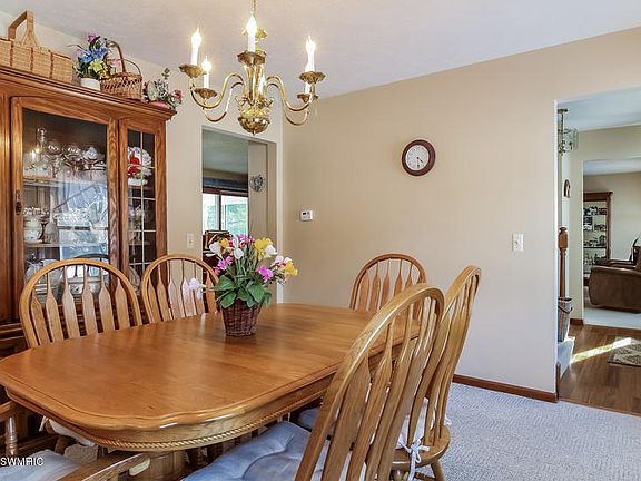 5th image of 5040 Knob Hill Dr NE