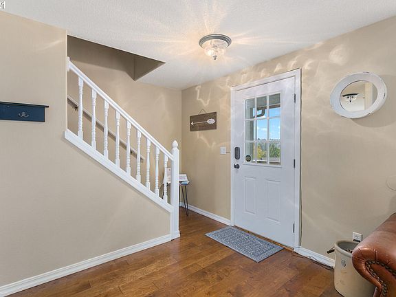 5th image of 541 E 11th Ct