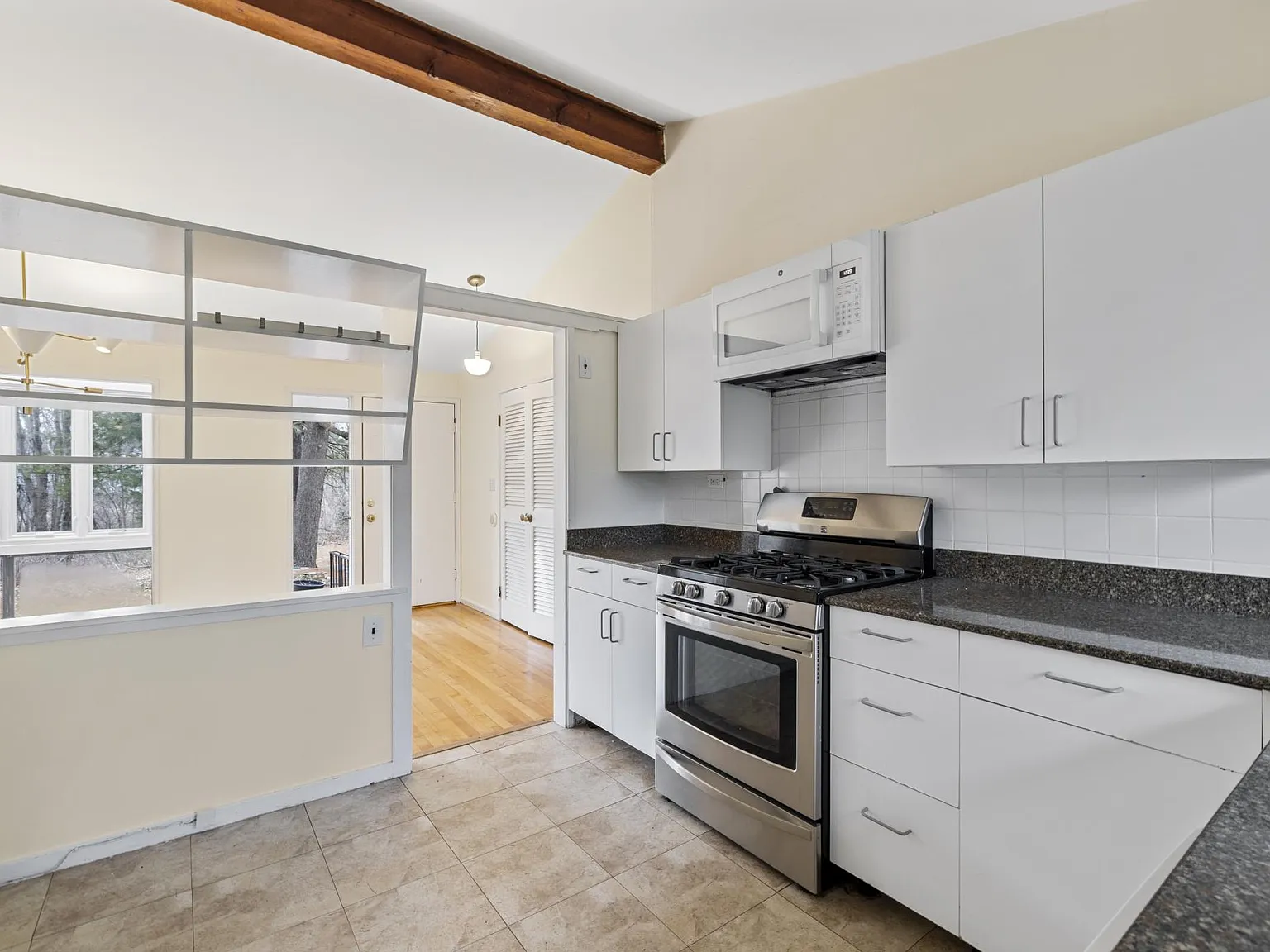 3 bed, 1194 sqft, $4,850 — Photo 3