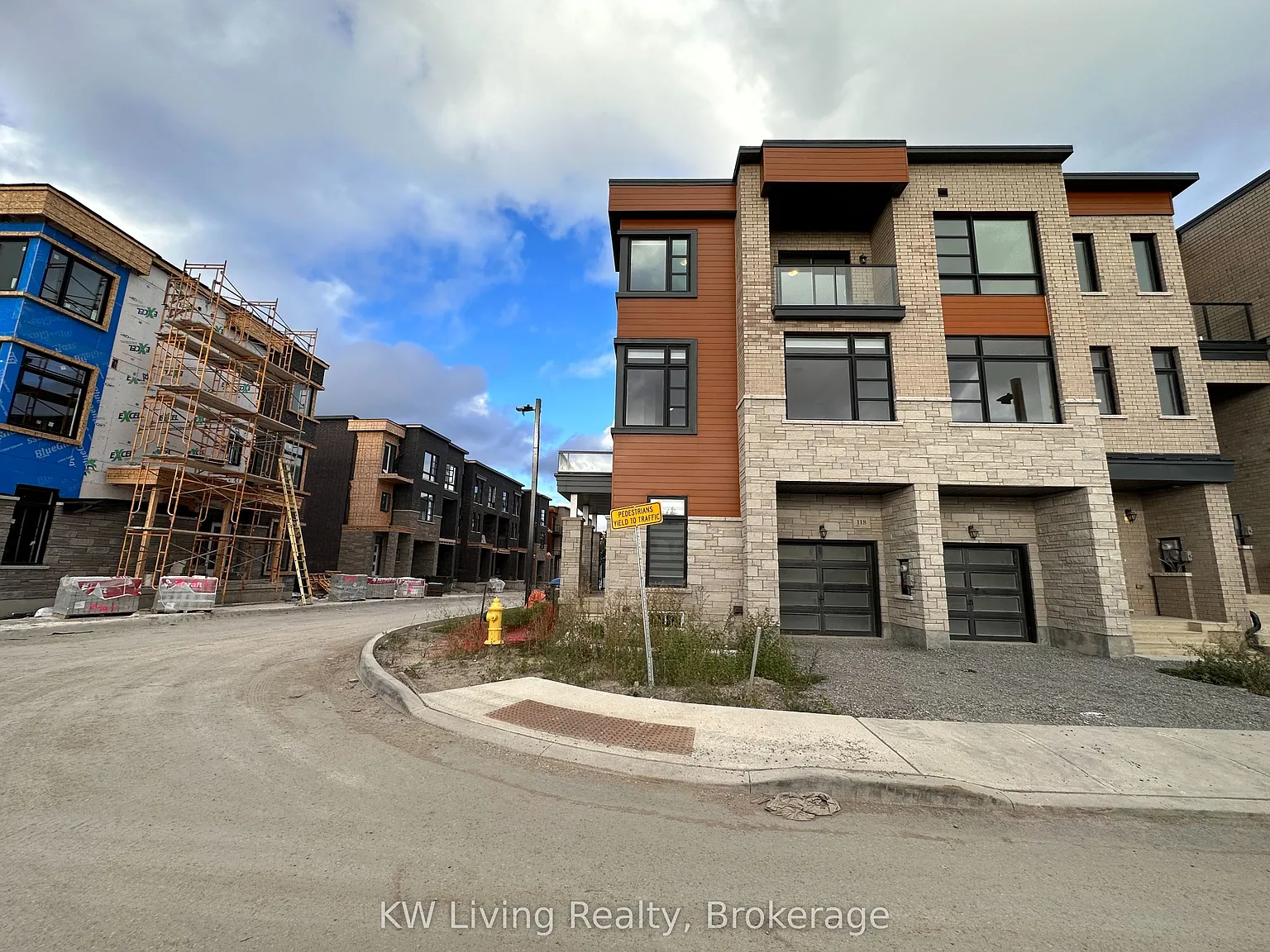 4 bed, $3,850 — Photo 2