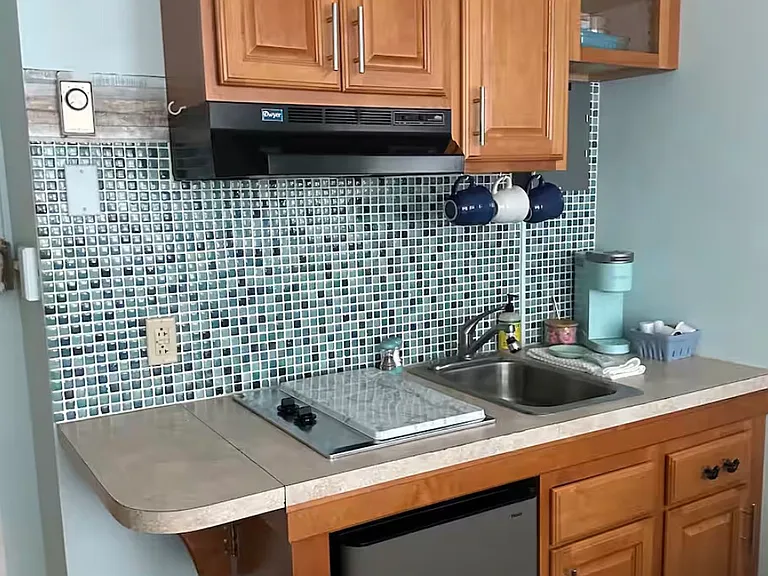 805 E 8th St #204 — Photo 6