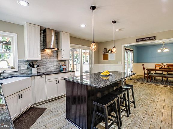 Remodeled Gourmet Kitchen!