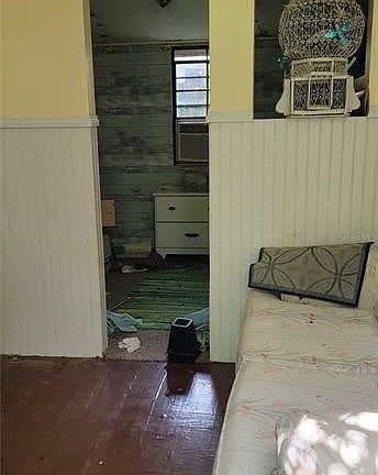 4th image of 1056 Emerald Dr