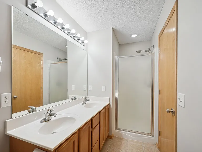 5009 Everest Ln N — Photo 8