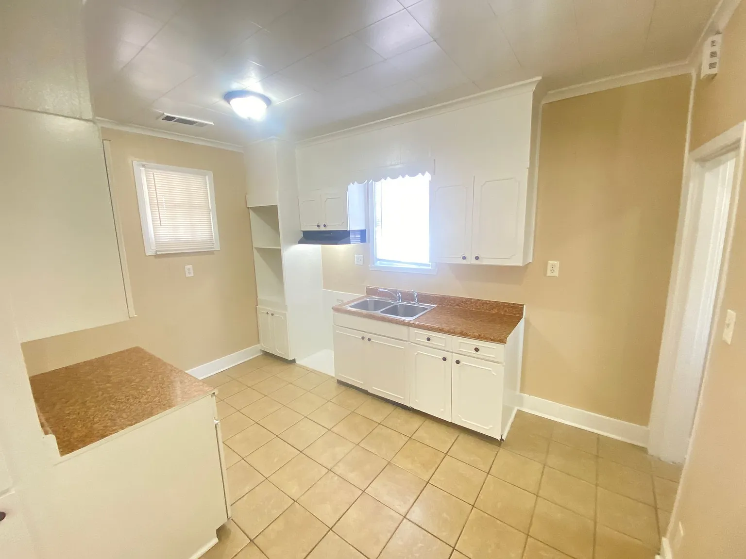 884 N Belvedere Blvd — Photo 3