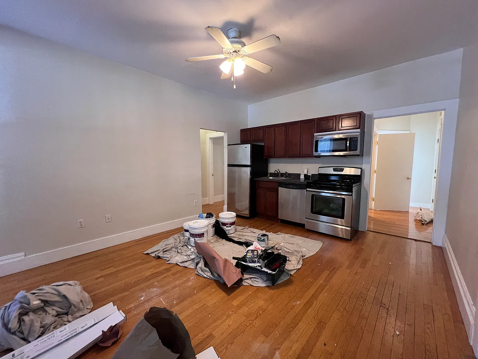 3 bed, 870 sqft, $3,200 — Photo 2