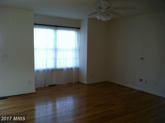 2nd image of 100 Scirocco Ln