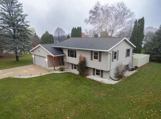 1017 Georgetown Cir, Beaver Dam, WI 53916