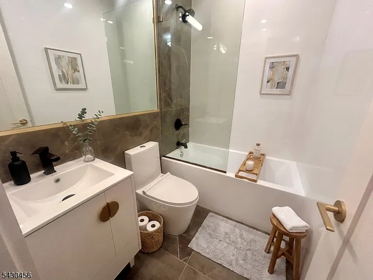 50 Grace St #2R — Photo 1