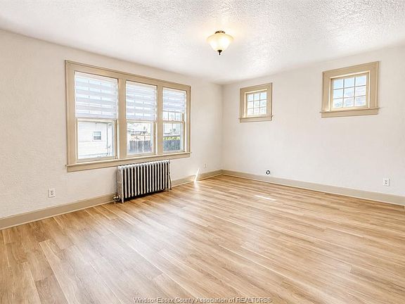 4th image of 1009 Niagara St #4