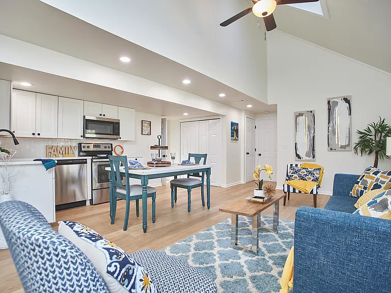 1701 Point Windward Pl SW #B — Photo 3