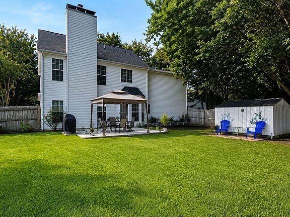 3rd image of 307 Carlton Chase Ct