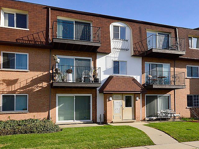 1st image of 9478 Bay Colony Dr APT 3S