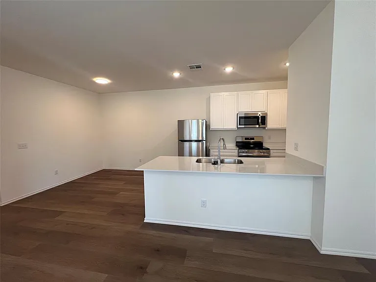 206 Mason Ct — Photo 2