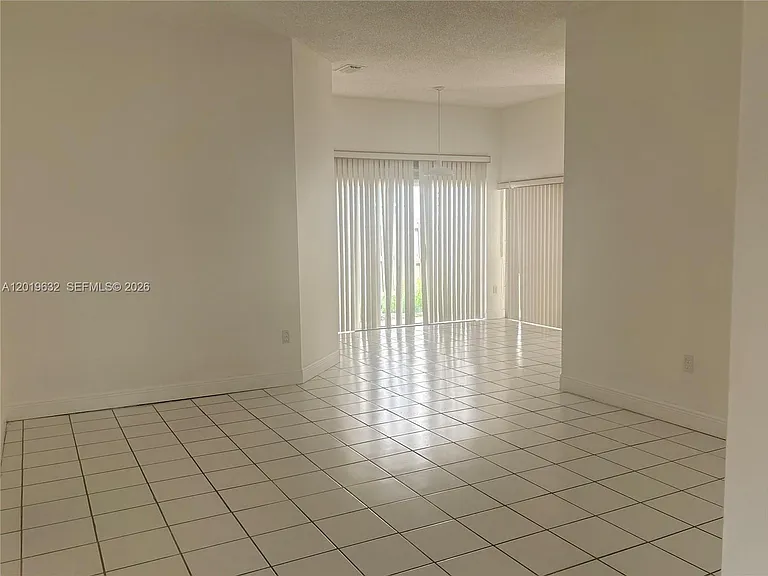 21480 SW 90th Pl — Photo 3