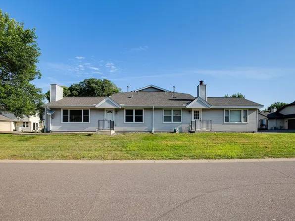 6746 Gretchen Ct N, Oakdale, MN 55128