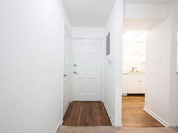 4th image of 1135 Canterbury Ct #A