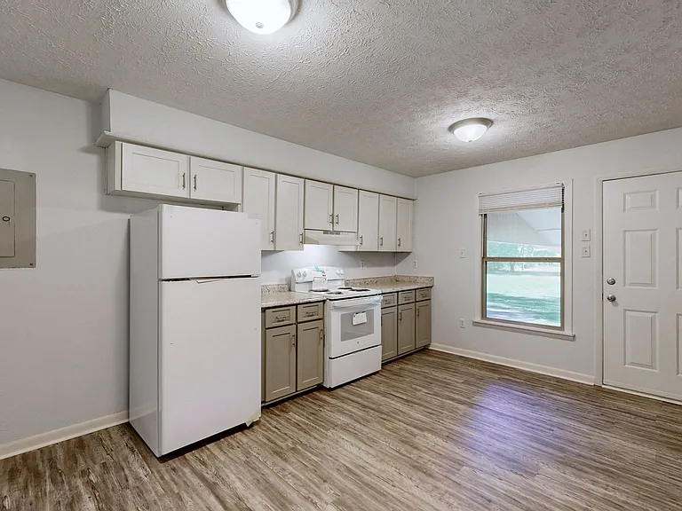 8614 Burleson Ln — Photo 23