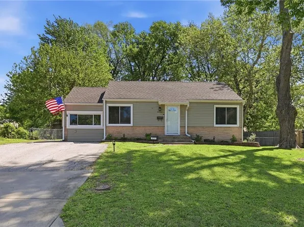 8233 Woodward St, Overland Park, KS 66204