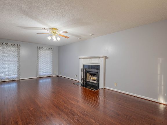 4th image of 979 Hedge Apple Dr