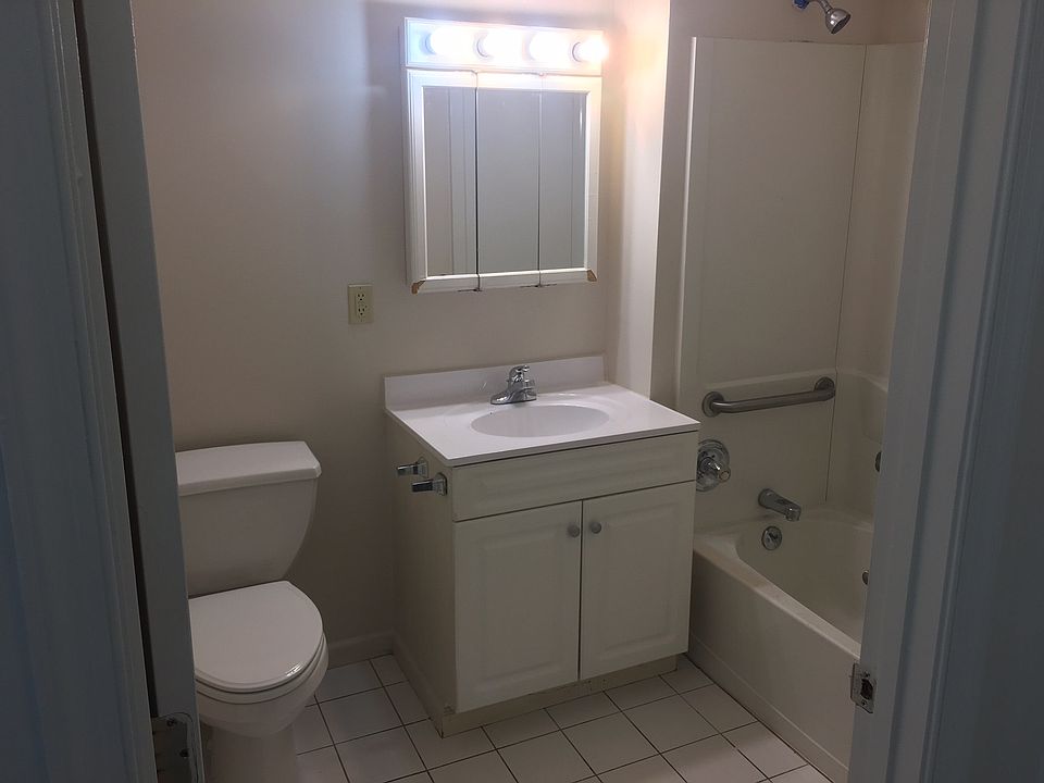 2nd image of 517 Communipaw Ave APT 3A