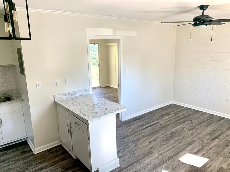 220 S Franklin Blvd #6 — Photo 11