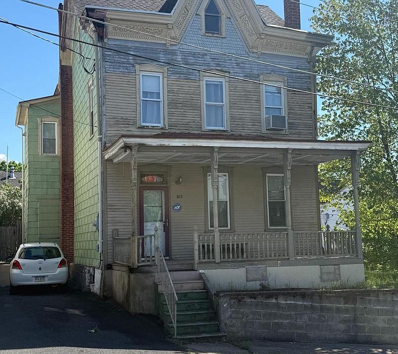 1st image of 203 N 2nd St
