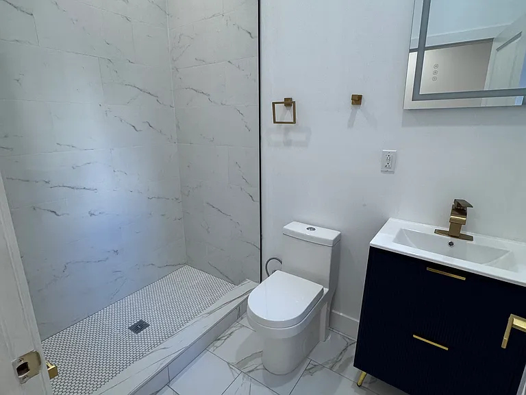 647 N 16th St #3 — Photo 9