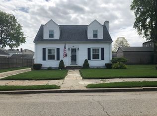 69 Floral Park Blvd, Pawtucket, RI 02861