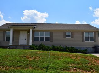 1026 Milldale Square Rd, Dandridge, TN 37725