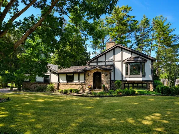 110 River Island Dr, Oconto Falls, WI 54154
