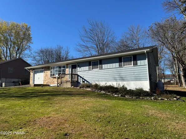 8 Sleepy Hollow Rd, Waymart, PA 18472