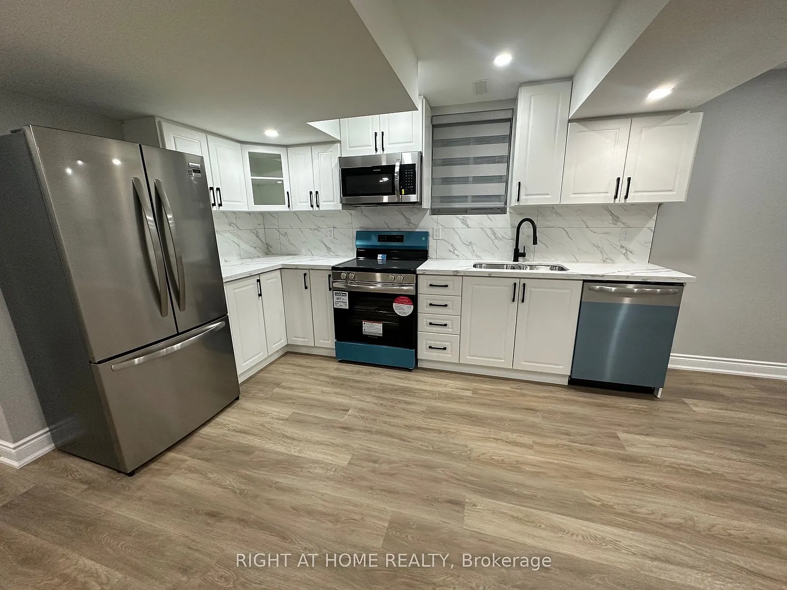 3 bed, $2,000 — Photo 2