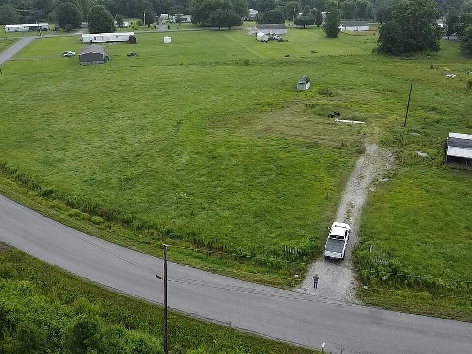 2nd image of 430 Sarah Cir