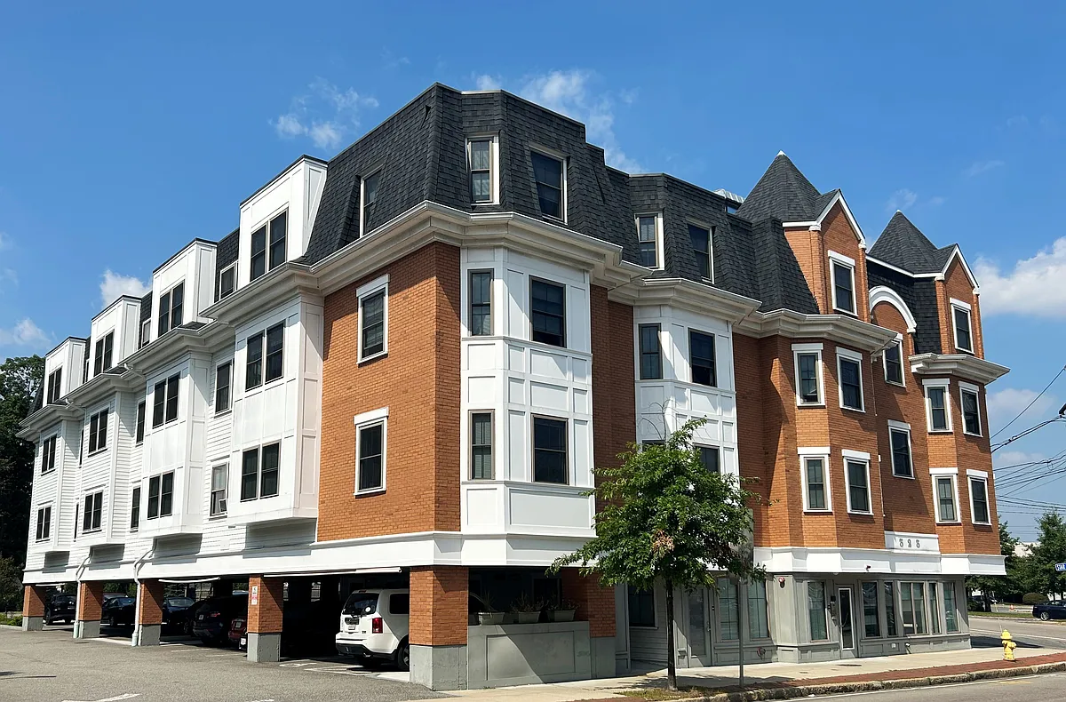 Building Photo - 323 Washington St #408