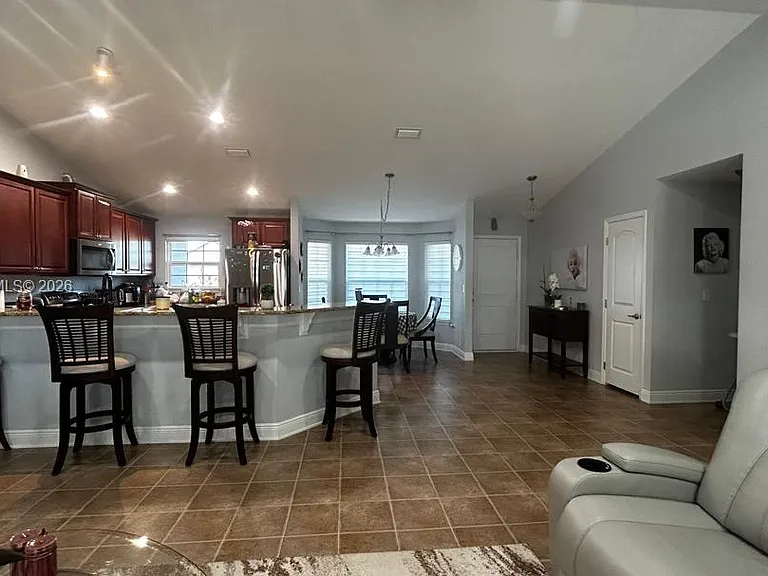 180 SW Voltair Ter — Photo 20